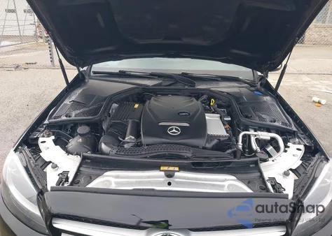 2018 Mercedes-Benz C 300 4Matic z USA, uszkodzony, nr VIN 55SWF4KB7JU265935